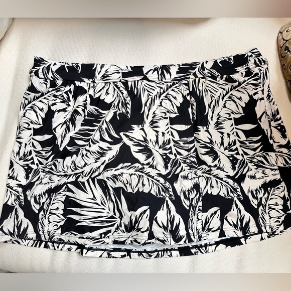 Catalina Women's Skirted Swimsuit Skirt Bottom black and white side split M 3431 - Picture 9 of 12